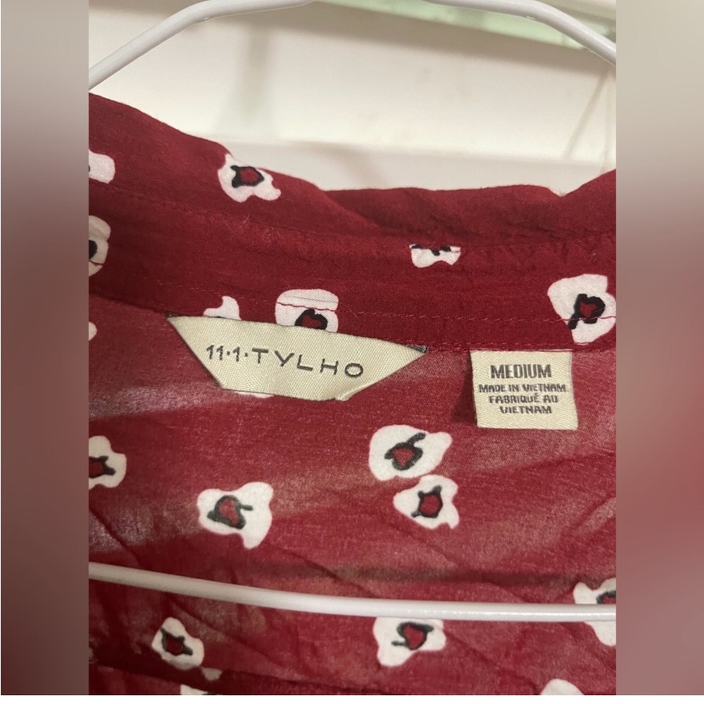 Cute button down - Picture 2 of 4